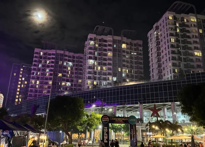 By The Beach, Mactan Newtown Leilighetshoteller